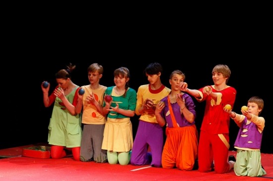 flying_children_2010_34_20101011_1221899402